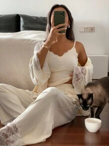 DAZY 3 قطع مجموعة ملابس نوم للنساء تشمل روب مزين بالدانتيل، توب كامي وبنطلون، ملابس خريفية للنوم