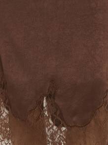 这款Nöista棕色中长裙，面料丝滑，裙摆饰有精致蕾丝花边，直筒剪裁，尽显优雅气质。是优雅晚宴的完美之选，也是精致人士的理想之选，更是时尚场合的绝佳选择。