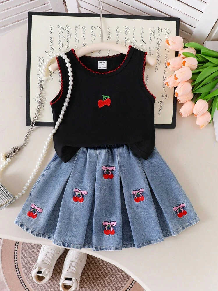 Genkimix Kids 2 pièces/Set Top tricoté à col rond mignon avec cerise brodée et sans manches, et jupe en jean plissée avec broderie en jean. Tenue d'été douce et charmante pour l'automne et l'hiver - Noir - Voir 5