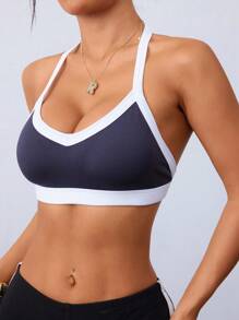 SHEIN Sovereign Charm 1 pieza Sujetador deportivo básico de espalda de tirantes, tela que absorbe la humedad, tirantes ajustables, gris con ribete blanco, diseño sin costuras para fitness, yoga - Multicolor - Ver 4