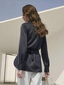 Uhlyne Áo sơ mi nữ thanh lịch, tối giản, màu xám đậm, cài cúc, có thắt lưng, thích hợp cho công sở, đi làm hàng ngày, phong cách chuyên nghiệp, nghỉ hè, du lịch, nghỉ mát, mùa xuân. - Màu xám đen - Xem 10