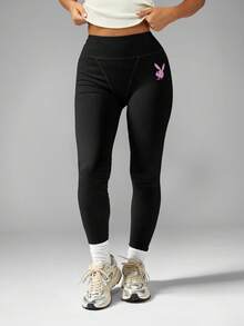 Missguided x Playboy Hochtaillierte Kompressionsleggings mit feuchtigkeitsableitender und atmungsaktiver Leistung, Yoga-Lauf-Trainingstights mit Logo-Muster - Schwarz - Übersicht 5