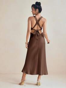 Amiko 棕色斜纹垂坠缎面吊带裙，搭配系带婚礼优雅连衣裙夏季度假 - 棕色 - 查看 6