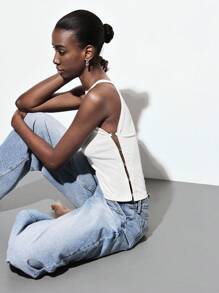 Maija 女士白色侧开衩钩环春季都市休闲时尚百搭柔软舒适修身钩环设计圆领无袖背心街头风女装音乐会女装度假女装端庄 - 白色 - 查看 2