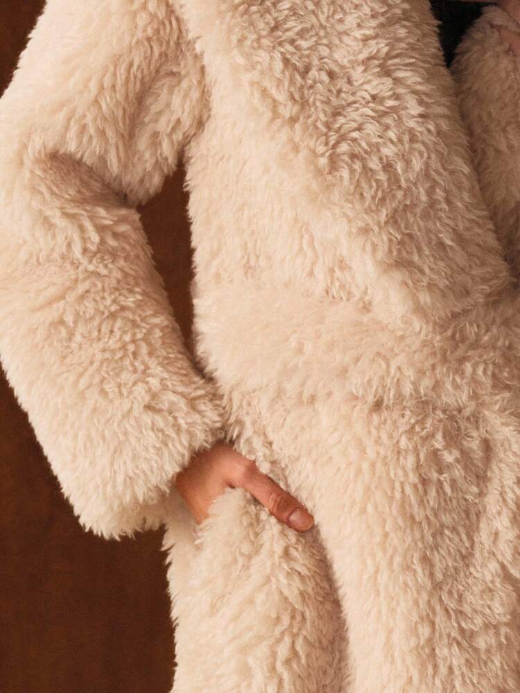 CAPPOTTO LUNGO IN PELLICCIA SINTETICA CON CINTURA, AUTUNNO/INVERNO