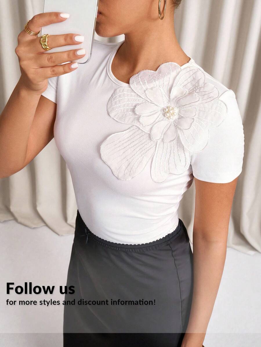 Lavishia 优雅 3D 花卉圆领短袖修身女式 T 恤