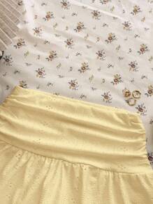 少女黄色针织休闲百搭镂空纹理褶皱 A 字迷你裙，适合夏季