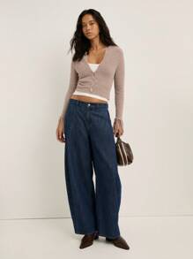 Nöista Das schlanke Top kann mit hohe Taille-Jeans kombiniert werden usw. Die insgesamt kurze Version hat ein leicht tailliertes Design, um die Körperproportionen zu betonen. Die Manschetten sind einzigartig mit Quastenelementen versehen, was eine Note von Beweglichkeit und Mode hinzufügt. Es eignet sich für legere Anlässe wie Café-Dates und kleine Treffen mit Freunden. Der Gesamtstil ist lässig und alltäglich. Ein Muss-haben-Artikel für den Herbst.