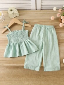 SHEIN Vintaside Kids Conjunto de 2 piezas con parte superior de tirantes finos con volantes y pantalones para bebé niña - verde menta - Ver 2