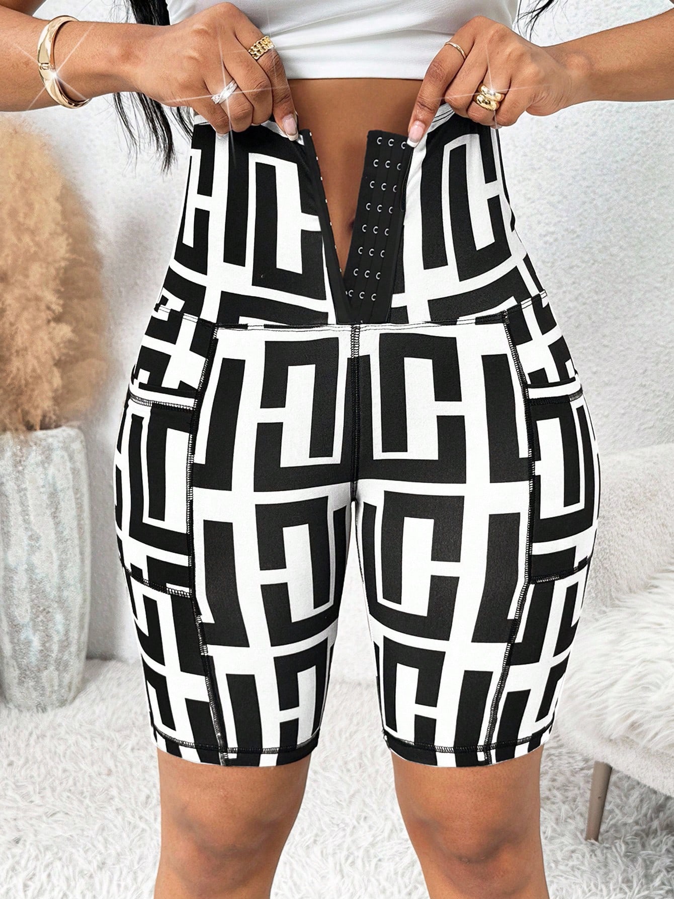 SHEIN Lady سروال نسائي ضيق رياضي بخصر عالي مطبوع ب...