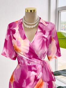 Sweetra 大码花卉印花修身系腰V领连衣裙