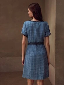 MOTF PREMIUM 撞色绑带纽扣连衣裙 - 藍色 - 查看 3