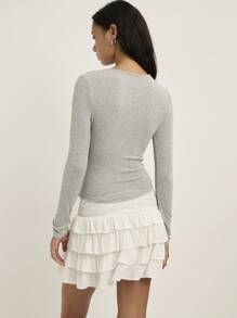 Nöista 灰色修身上衣采用侧面褶饰和醒目腰带设计，是秋季、冬季休闲风格或追求独特基本款的首选。 - 淺灰色 - 查看 2