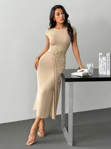 SHEIN PETITE 夏季秋冬杏色亮片冰丝圆领短袖流行时尚金属装饰修身中长款女装连衣裙 - 杏色 - 查看 3