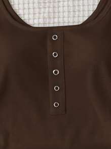 SHEIN Atasan Tank Top Kasual Putih Polos Bergaris untuk Remaja Perempuan dengan Kancing Logam dan Model Racerback Atasan Cokelat untuk Remaja Perempuan - Coklat - View 5