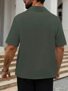 Manfinity Homme 大码男士简约纯色时尚休闲短袖衬衫，夏季 - 軍綠色 - 查看 2