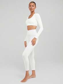 GLOWMODE FeatherFit™ Back At It Again Cutout Crop Active Top - Putih - View 7