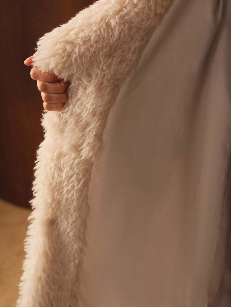 CAPPOTTO LUNGO IN PELLICCIA SINTETICA CON CINTURA, AUTUNNO/INVERNO