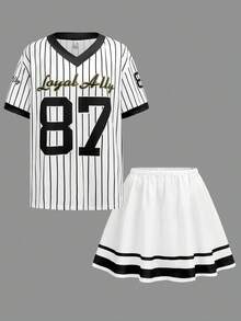 SHEIN 少女 2 件套春夏黑白英文字母和数字印花休闲 V 领撞色短袖 T 恤和褶皱迷你裙，可爱的返校装，节日家庭户外春季野餐日常穿着，适合各种场合 - 黑與白 - 查看 7