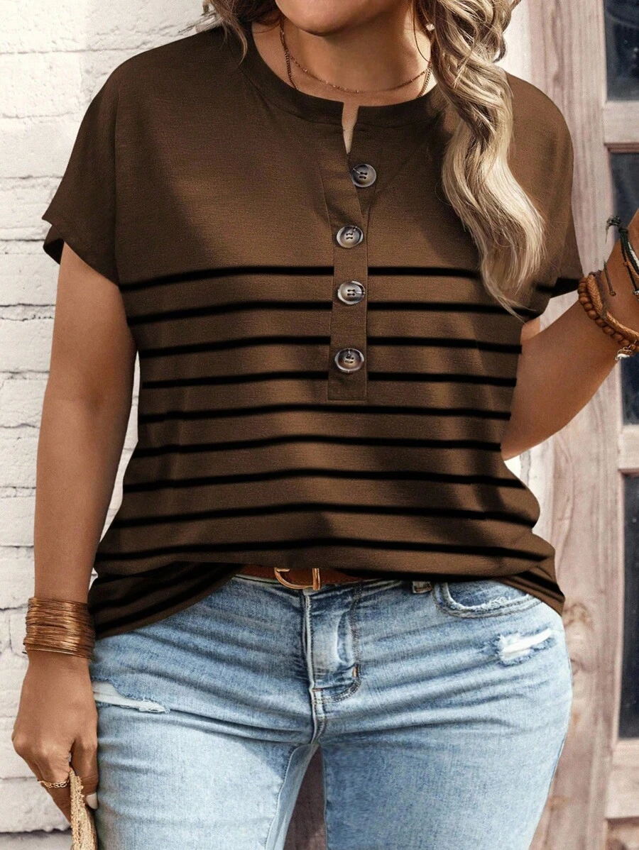 SHEIN LUNE 2025 宽松 V 领纽扣条纹短袖加大码 T 恤，女款 - 咖啡棕 - 查看 1