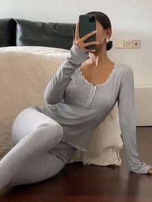 DAZY 蕾丝拼接修身女士家居服套装，秋冬装，舒适休闲装 - 灰色 - 查看 4