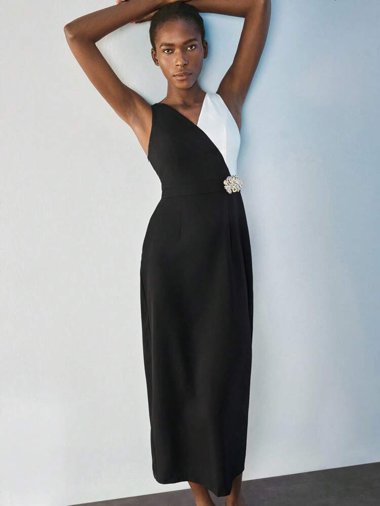 SHEIN Maija Women's Black & White Elegant Sleeveless V-Neck Colorblock Dress With Metal Floral Decor, Minimalist & Sophisticated Style, Comfortable For Commute, Office, Casual Occasions Business Casual Woman Office Outfits For Women Formal Dresses For Wedding Guest Modest Dresses Party Dress Elegant Dresses For Party