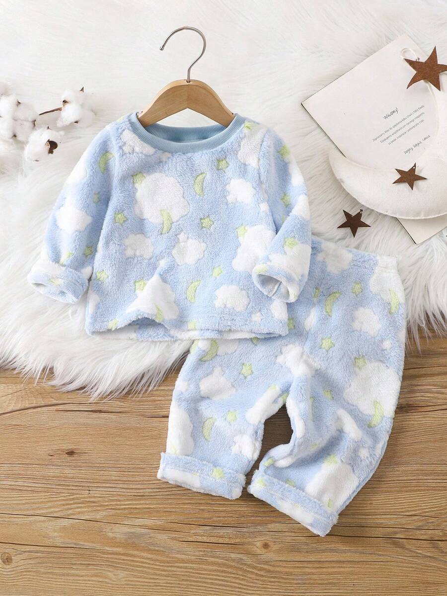 SHEIN Conjunto de pijama de 2 piezas para bebé niño con parte superior de manga larga con cuello de equipo y estampado de oso lindo, y pantalones suaves de felpa de coral para otoño/invierno