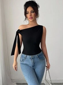 SHEIN PETITE Camiseta de mujer de unicolor elegante con hombros oblicuos y nudo, para verano - Negro - Ver 1