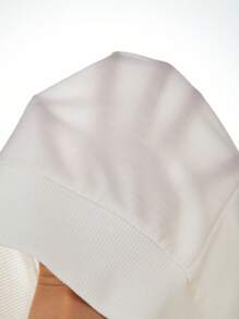 SHEIN ChillGRL 两件套少女街头风舒适V领数字印花长袖卫衣搭配宽松字母印花阔腿裤运动套装，适合秋冬季运动休闲穿着。