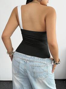 POPSWAY Combinaison moulante sexy et décontractée pour femmes grandes tailles, idéale pour les vacances. Combinaison à une épaule avec contraste de couleurs. Tenue de vacances, combinaison à une épaule, vêtements de plage pour femmes, tenue dos nu, combinaison moulante et ajustée - Noir et Blanc - Voir 2