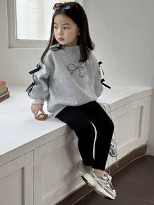 Dazy Kids 2件套女童圆领针织蝴蝶结印花套装 - 灰色 - 查看 1