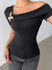 Islaluna Asymmetrical Shoulder Metal Butterfly Accent Fitted Knit T-Shirt - Black - View 3