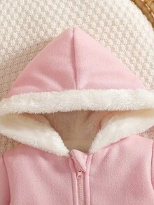 SHEIN Baby Girls' Hooded Fluffy Bow Pocket Long Sleeve Faux Fur Jacket. The Adorable Hooded Design, Paired With The Fluffy 3D Bow Decoration, Is Lively And Playful, Full Of Childlike Charm. Suitable For Taking The Baby Out To Play, As Well As For Casual Home Wear. Whether Attending A Holiday Party Or Any Important Occasion, The Baby Can Instantly Become The Sweetest And Most Charming Little Princess, Attracting Everyone's Attention.