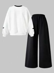 SHEIN ChillGRL 两件套少女街头风舒适V领数字印花长袖卫衣搭配宽松字母印花阔腿裤运动套装，适合秋冬季运动休闲穿着。