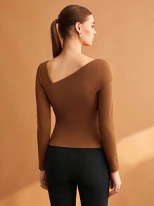 BizChic 女士棕色弹力折叠不对称领 T 恤，适合外出、办公室、商务休闲装，秋季基本款上衣