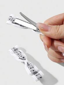 ROMWE Anime 2 pièces Ensemble de barrettes à cheveux minimalistes, élégantes et avec impression de notes de musique en noir et blanc, ruban à double couche. Convient pour les sœurs, les amies, le port quotidien, cadeau de fête.