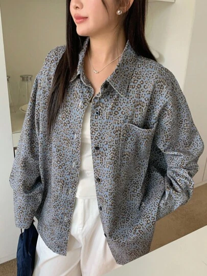 Dazy Plus 豹纹翻领口袋宽松牛仔夹克，长袖，加大码，秋季