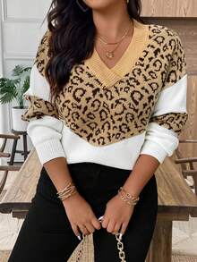 EMERY ROSE كنزة صوفية بياقة على شكل حرف V مطبوعة بنمط نمر للمرأة ذات الحجم الكبير - متعدد الألوان - مشاهدة 5