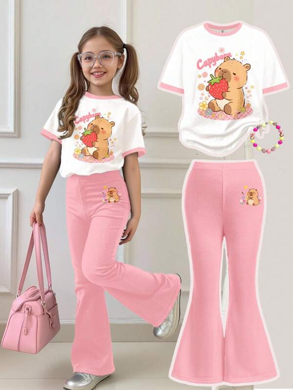 SHEIN Set de verano de 2 piezas para niñas preadolescentes con camiseta de cuello redondo de manga corta con estampado de fresa y capibara, y pantalones acampanados