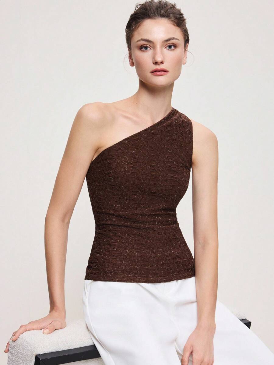 BizChic 2025 Novo Outono/Inverno Top Feminina de Tricô Texturizado com Ombro Assimétrico e Corte Assimétrico na Cor Marrom Café, Moderno e Elegante, Casual Urbano para Escritório, Adequado para Encontros, Festas, Passeios, Aeroportos, Concertos de Música Country Romântica, Estilo Coreano, Casamento, Aniversário, Halloween, Natal
