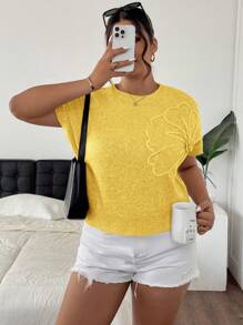 SHEIN Frenchy 大码休闲优雅3D花朵装饰圆领蝙蝠袖宽松针织毛衣 - 黃色 - 查看 5