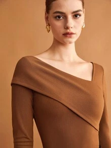 BizChic 女士棕色弹力折叠不对称领 T 恤，适合外出、办公室、商务休闲装，秋季基本款上衣