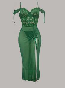 Set de vestido maxi con encaje, contraste de malla, volantes y abertura + tanga - Verde Oscuro - Ver 5
