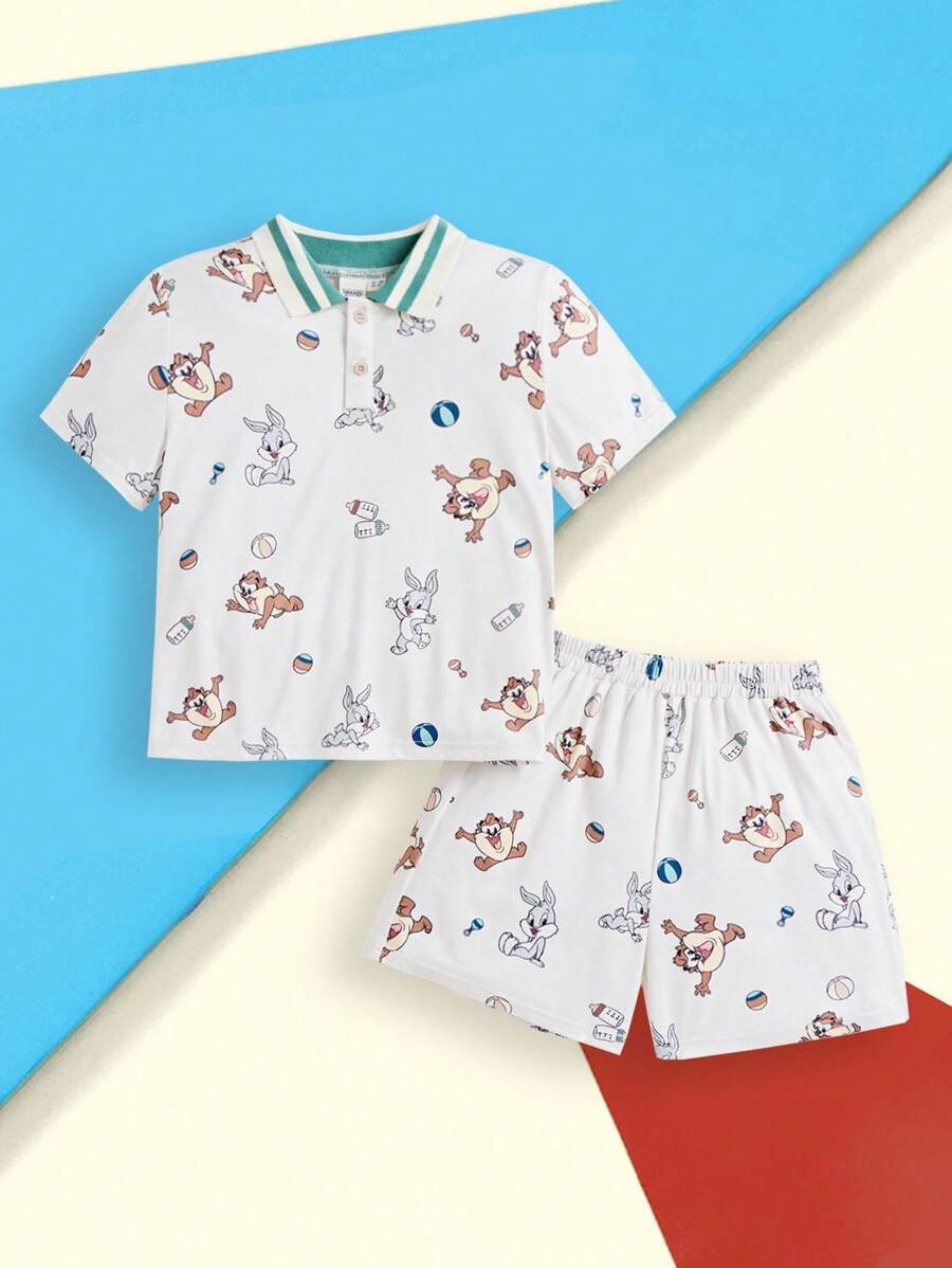 LOONEY TUNES X SHEIN 2 件套小男孩可爱卡通动物全身印花短袖 Polo 衫和松紧腰宽松短裤休闲装，夏季