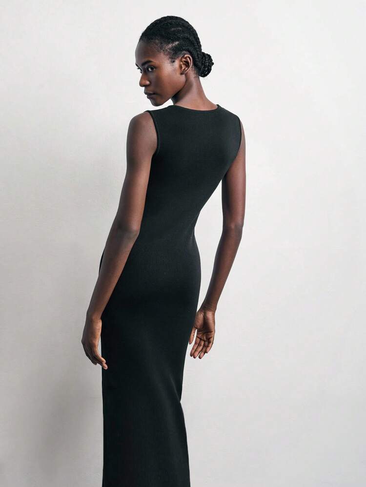 SHEIN Maija Abito in maglia morbida attillato con scollo a V, cinghie spesse e fibbia metallica, adatto allo stile urbano elegante, per l'inizio dell'autunno 2025