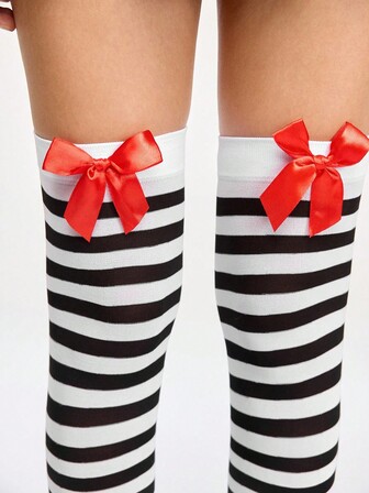 Grunge Punk 1 par de medias altas de rayas negras y blancas con decoración de lazo rojo estilo gótico