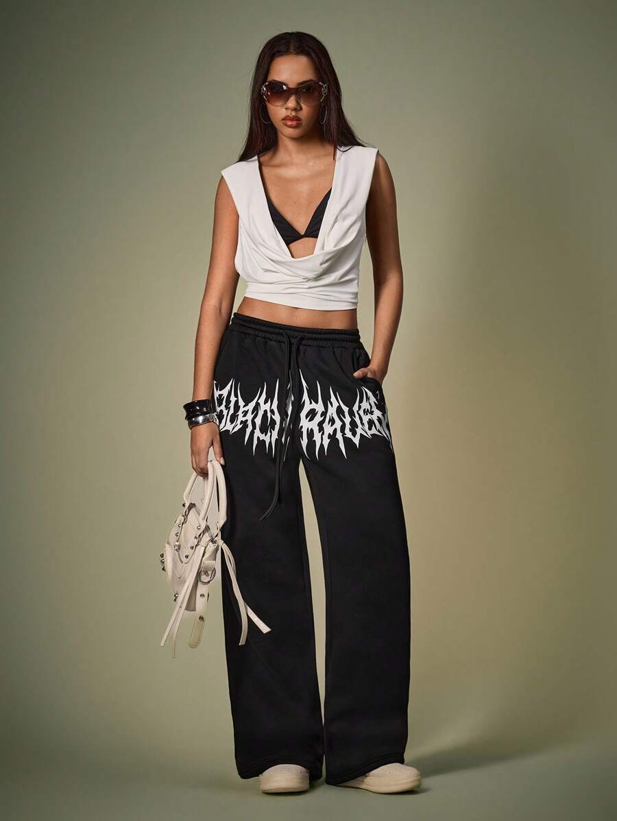 Shutterstock Y2Kool 女式哥特字母印花宽松直筒运动裤，街头时尚 Y2K 风格，适合万圣节、返校季、秋季哥特裤阔腿运动裤，Emo 休闲裤 - 黑色 - 查看 1