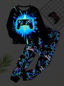 SHEIN Set de pijama suave y cómodo con camiseta de manga larga con cuello redondo y pantalones con estampado de consola de juegos que brilla en la oscuridad para niño preadolescente, 2 piezas - Negro - Ver 1