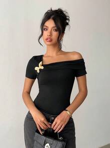 Islaluna Asymmetrical Shoulder Metal Butterfly Accent Fitted Knit T-Shirt - Black - View 4