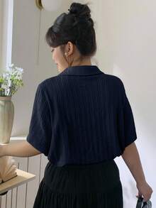 Dazy Plus Áo thun polo cổ bẻ tay ngắn thêu màu mơ cho mùa hè cỡ lớn - Màu xanh hải quân - Xem 2